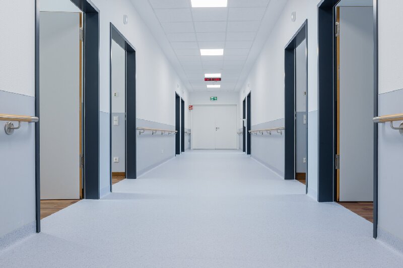 “好房子” 建設(shè)推動高端 PVC 地板需求，同質(zhì)透心地板成主流